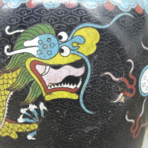 CHINE Pied de lampe en émaux cloisonnés à décor de dragons et de fleurs CHINE Pi&hellip;