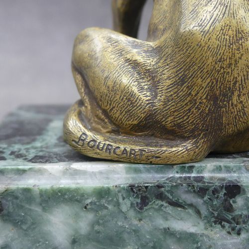 Accolade BOURCART. Accolade de molosses, bronze doré sur terrasse en marbre. Dim&hellip;