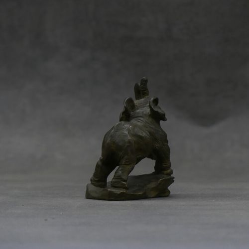 Null Eléphant en bronze doré; Hauteur : 8 cm