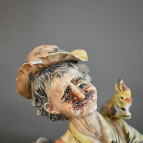 CAPODIMONTE. CAPODIMONTE. Couple de vieillards en porcelaine polychrome. Hauteur&hellip;