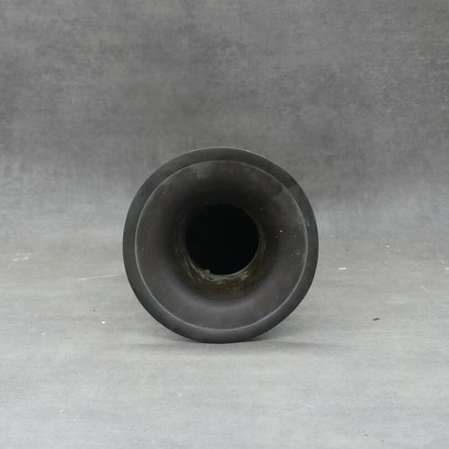 CHINE. Vase cornet CHINE. Vase cornet en bronze à col. Hauteur : 15 cm.