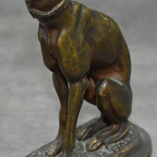 Lévrier, sujet en bronze doré Lévrier, sujet en bronze doré, signé sur la terras&hellip;