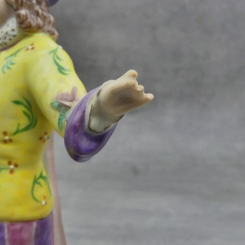 Null MEISSEN 5dans le goût de), Personnage en porcelaine polychrome. Porte une m&hellip;