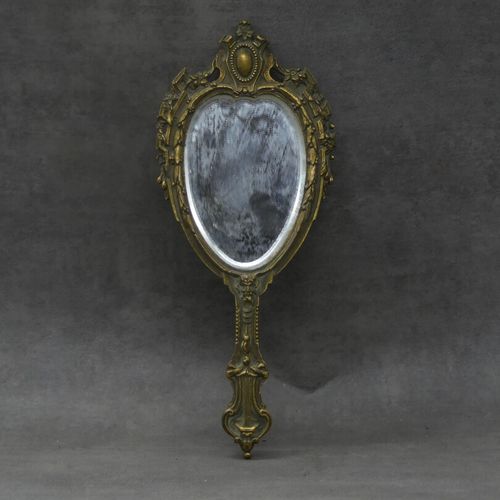 Null Miroir à main à décor de feuillage en bronze. Hauteur: 25 cm