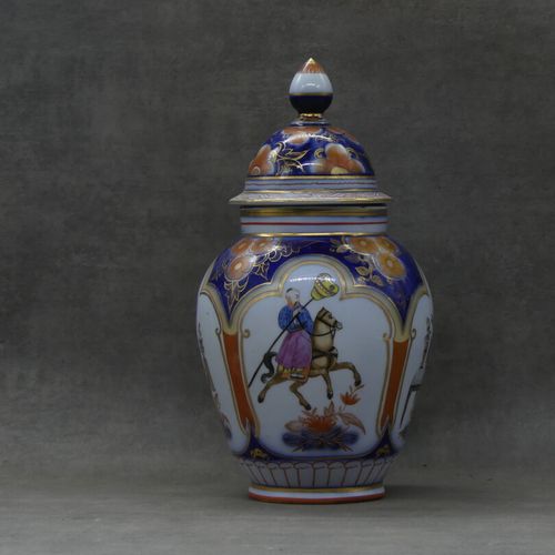 Null Vase asiatique en porcelaine, signé en dessous "y" . Dimensions : hateur : &hellip;