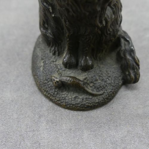 Null Chat à la souris, sujet en bronze patiné. Hauteur : 6.5 cm