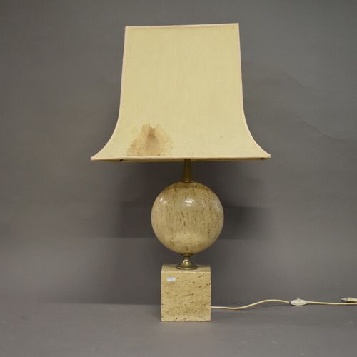 Null Philipe BARBIER (1927). Lampe à poser en pierre polie blanche en forme de c&hellip;