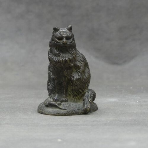 Null Chat à la souris, sujet en bronze patiné. Hauteur : 6.5 cm