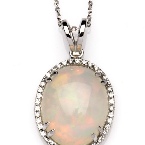 An opal and diamond pendant on chain 蛋白石和钻石吊坠，链子上有一个大型凸圆形蛋白石，周围有明亮式切割钻石，长42.0厘米。&hellip;