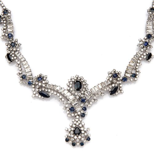 An 18k white gold sapphire and diamond necklace Collar de oro blanco de 18 quila&hellip;