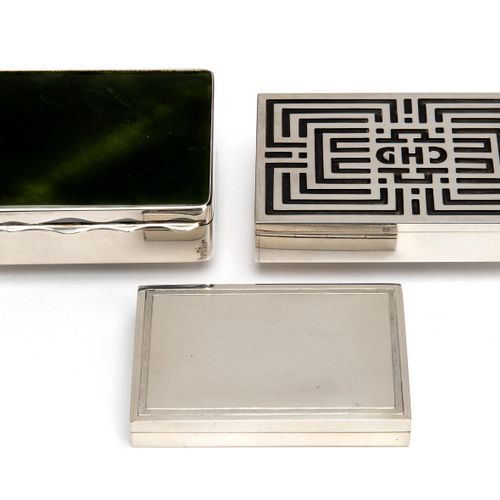 Three Dutch silver boxes Tres cajas holandesas de plata, modelos rectangulares. &hellip;