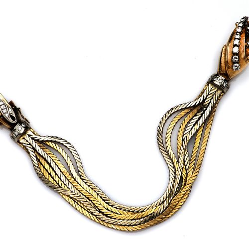 An 18k two colour gold diamond bracelet 一条18K双色金钻石手链，由七条白金和黄金链组成，连接到一个叶形的钻石镶嵌扣，长&hellip;
