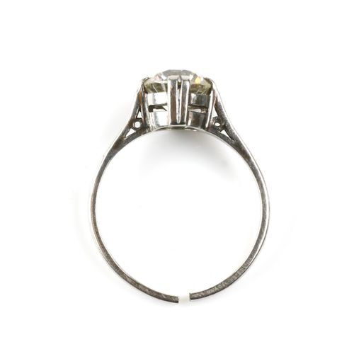 A diamond single stone ring 一枚钻石单石戒指，镶嵌着一颗重约1.6克拉的圆形切割宝石，K/L-VS（在支架内检查过），柄部不完善。 &hellip;