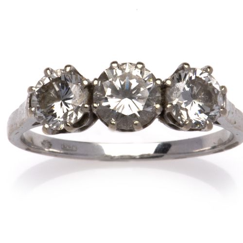 A 14k white gold diamond three stone ring 14K白金钻石三石戒指，镶有三颗明亮式切割钻石，戒指尺寸为18毫米。 毛重3&hellip;