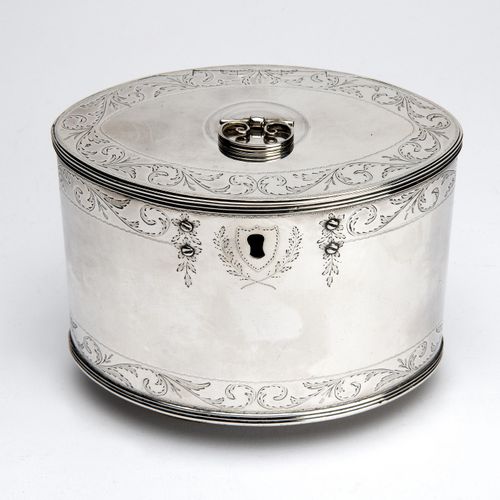 A Dutch silver tea caddy Una caja de té de plata holandesa, modelo liso ovalado &hellip;