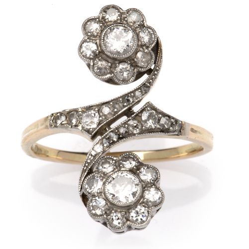 A platinum and 14k gold diamond "toi et moi" ring Un anello "toi et moi" in plat&hellip;