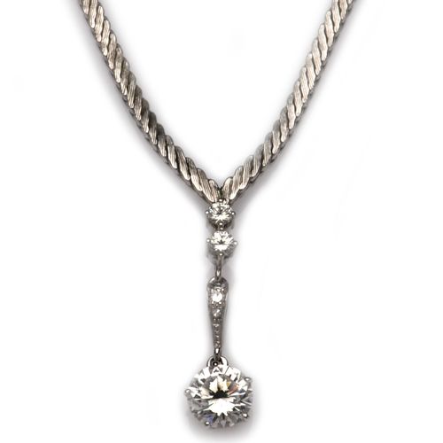 A 14k white gold diamond necklace 一条14K白金钻石项链，镶嵌着一颗重达1.60克拉的明亮式切割钻石，悬挂在蛇形项链上，长44&hellip;
