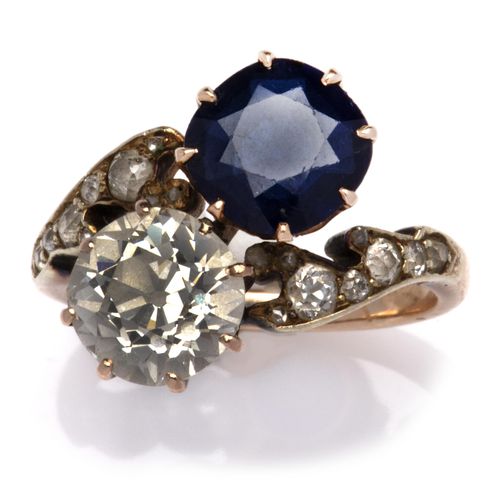 A Russian 14k gold sapphire and diamond crossover ring 俄罗斯14K金蓝宝石和钻石交叉戒指，镶嵌着一颗圆形&hellip;
