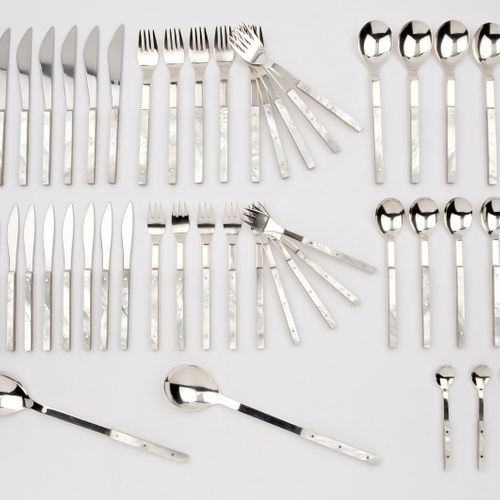 A German silver and mother of pearl collection of flatware (65x) Collection alle&hellip;
