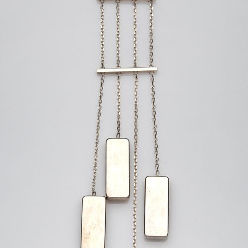 A silver necklace, Georg Jensen 乔治-延森银质项链，由四条链子支撑着四个银质条形水滴组成，签名为乔治-延森，编号为593F，长5&hellip;