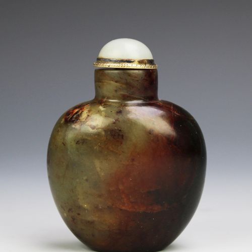 Seven Chinese carved mineral and hardstone snuff bottles 七个中国雕刻的矿物和硬石鼻烟壶，19/20世纪&hellip;