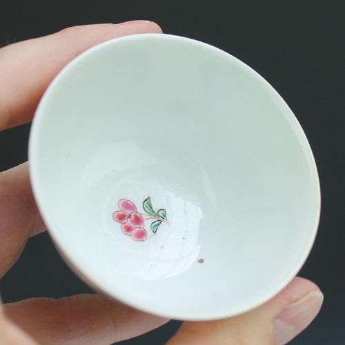 A group of enamelled tea wares Gruppe von emaillierten Teewaren, Yongzheng-Perio&hellip;
