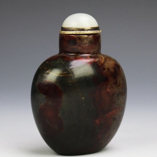 Seven Chinese carved mineral and hardstone snuff bottles 七个中国雕刻的矿物和硬石鼻烟壶，19/20世纪&hellip;