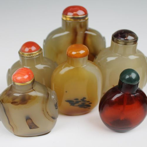 Six Chinese carved hardstone snuff bottles Sei tabacchiere cinesi in pietra dura&hellip;