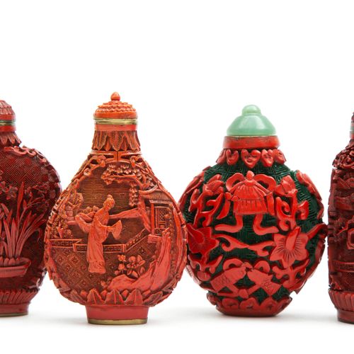 Four Chinese carved cinnabar lacquer snuff bottles Cuatro botellas de rapé china&hellip;