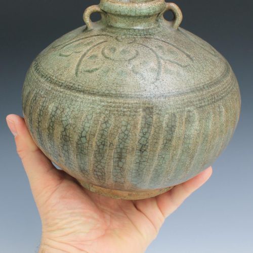 A group of celadon and Song pottery Un gruppo di ceramiche celadon e Song, dinas&hellip;