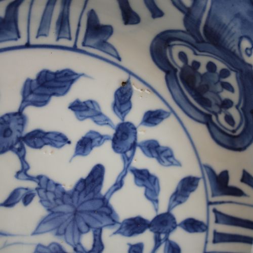 Six blue and white deep plates Sei piatti profondi blu e bianchi, XVIII secolo, &hellip;