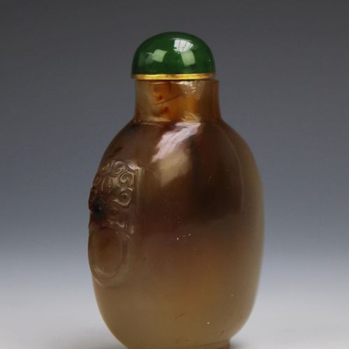 Six Chinese carved hardstone snuff bottles Six flacons à priser en pierre dure s&hellip;