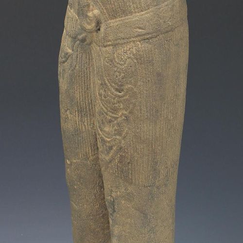 A Khmer sandstone male torso, Baphuon style 高棉砂岩男性躯干，Baphuon风格，11世纪，柬埔寨，站在Samabh&hellip;
