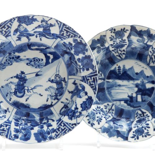 Two blue and white deep plates 两个青花深盘，康熙时期（1662-1722），中国，一个盘子显示马背上的人物，一个宽的边框，显示更&hellip;