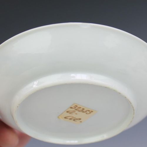 A group of enamelled tea wares 一组珐琅彩茶器，雍正时期（1722-35），中国，这组茶器包括两个粉彩杯和碟子，描绘了一个荡秋千的&hellip;