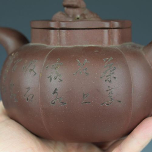 A pumpkin shape Yixing teapot Théière Yixing en forme de citrouille, 20e siècle,&hellip;