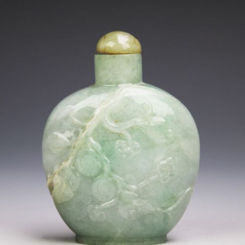 Six Chinese jade snuff bottles Six tabatières en jade chinois, 19/20e siècle, Ch&hellip;