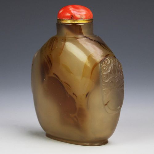 Six Chinese carved hardstone snuff bottles Sechs chinesische Schnupftabakflasche&hellip;