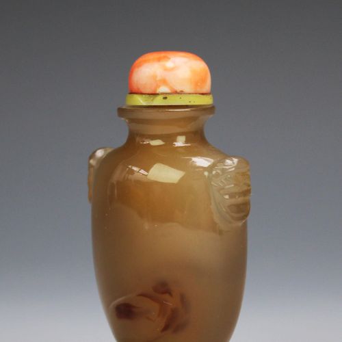 Six Chinese carved hardstone snuff bottles 六个中国硬石雕刻的鼻烟壶，19/20世纪，中国，这些瓶子是椭圆形的，其中三&hellip;