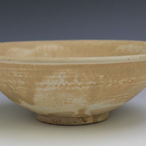 A group of celadon and Song pottery 一组青瓷和宋代陶器，南宋（1127-1279）和元（1279-1368），中国，包括一个&hellip;