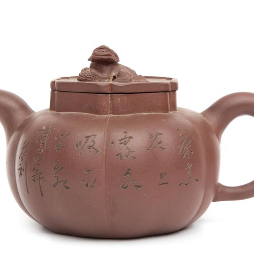 A pumpkin shape Yixing teapot Una teiera Yixing a forma di zucca, XX secolo, Cin&hellip;