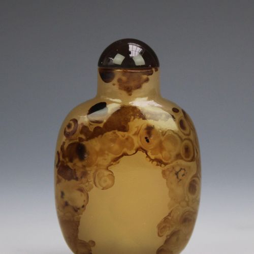 Six Chinese carved hardstone snuff bottles 六个中国硬石雕刻的鼻烟壶，19/20世纪，中国，六个椭圆形的硬石（包括玛瑙&hellip;