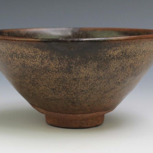 A group of celadon and Song pottery Eine Gruppe von Seladon- und Song-Keramik, S&hellip;