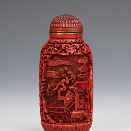 Four Chinese carved cinnabar lacquer snuff bottles Vier chinesische geschnitzte &hellip;