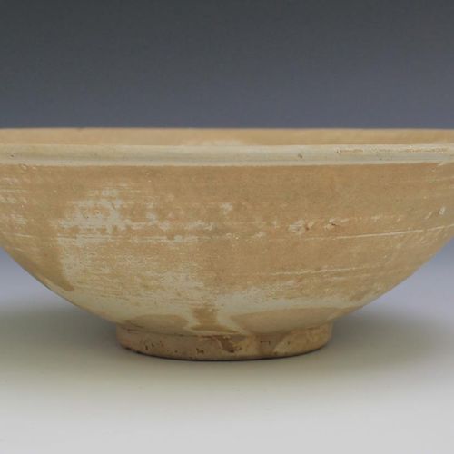 A group of celadon and Song pottery 一组青瓷和宋代陶器，南宋（1127-1279）和元（1279-1368），中国，包括一个&hellip;
