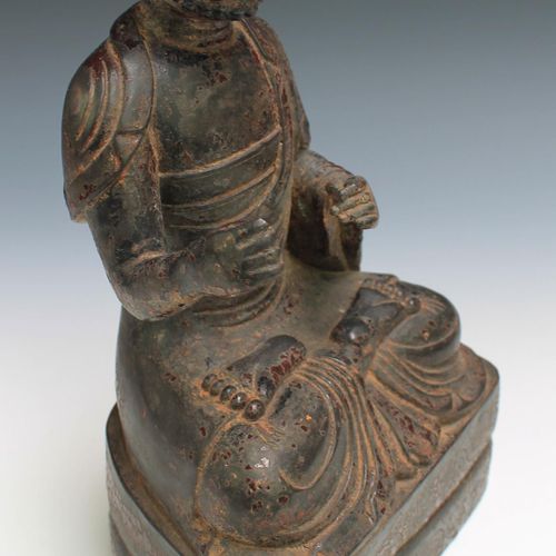 A Ming bronze figure of a Luohan Figurine Ming en bronze d'un Luohan, Dynastie M&hellip;