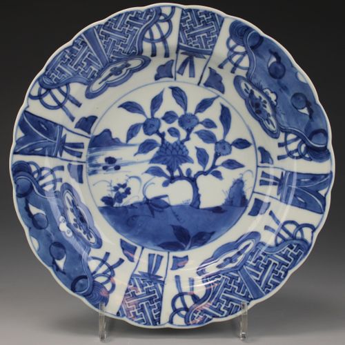 Six blue and white deep plates Seis platos hondos azules y blancos, siglo XVIII,&hellip;