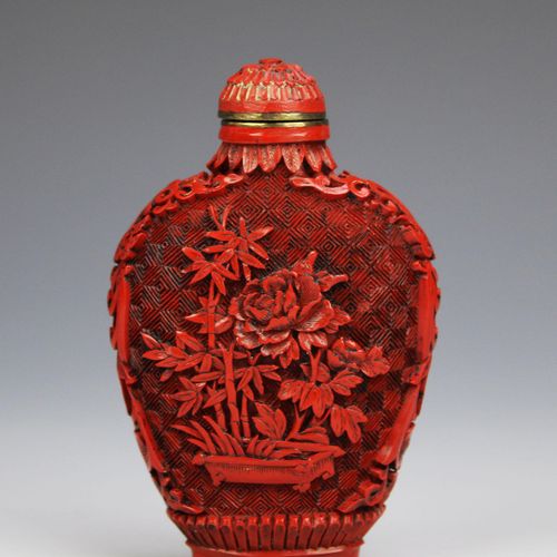 Four Chinese carved cinnabar lacquer snuff bottles Quatre tabatières chinoises s&hellip;