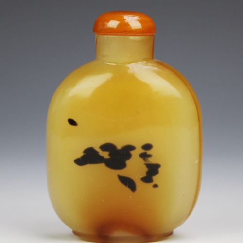 Six Chinese carved hardstone snuff bottles 六个中国硬石雕刻的鼻烟壶，19/20世纪，中国，五个不同种类的硬石（包括玛&hellip;