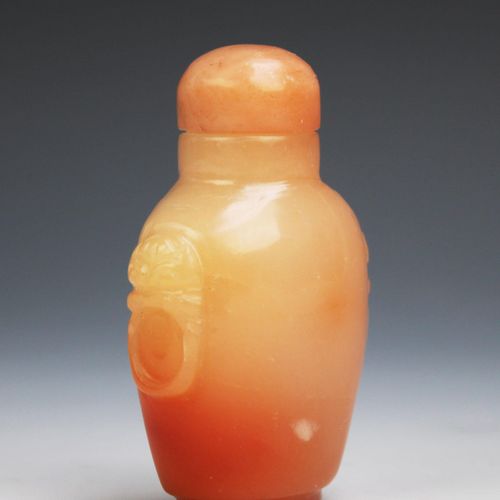 Six Chinese carved hardstone snuff bottles Seis botellas de rapé chinas talladas&hellip;